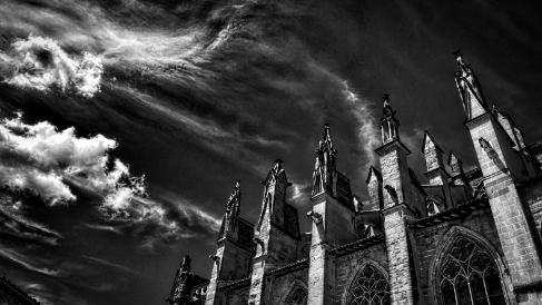 Églises - Cathédrales Dans les églises personne ne prie, sauf les bougies. Christian Bobin